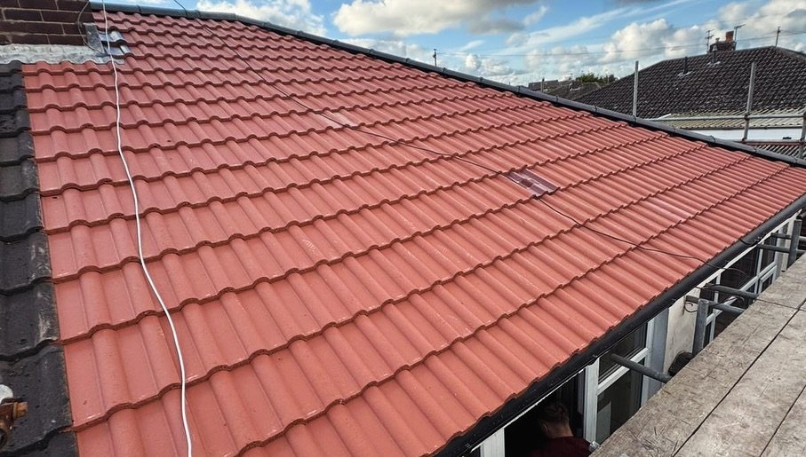 Flat roofs are a popular choice for many people, and for good reason. They offer a sleek and modern look to any building.
